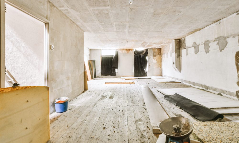 A cozy and spacious empty room in a luxury house